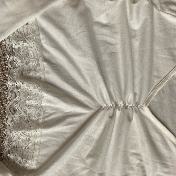 White cinched lace long sleeve - Picture 2 of 4